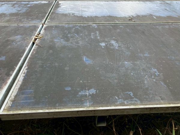 洗浄前の太陽光パネル | 株式会社SAP